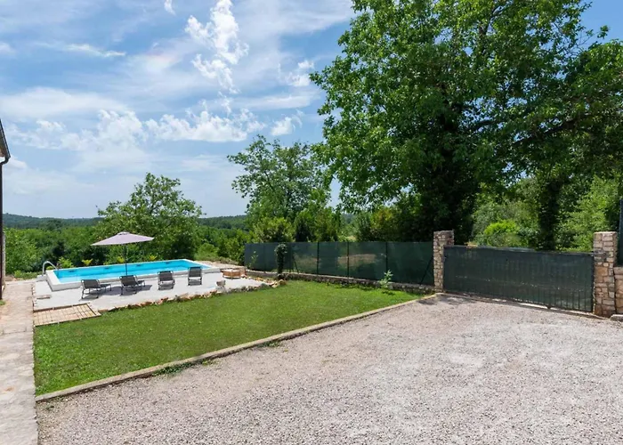Holiday House With Private Pool Villa Ladybug