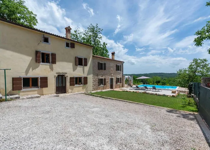 Holiday House With Private Pool Villa Ladybug