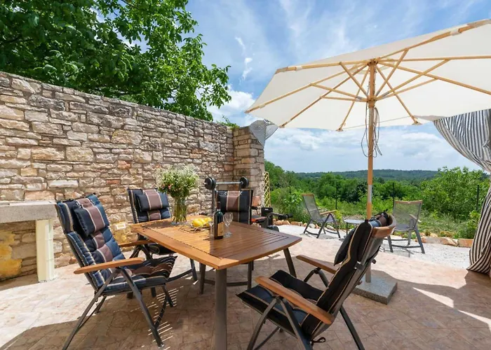 Holiday House With Private Pool Villa Ladybug