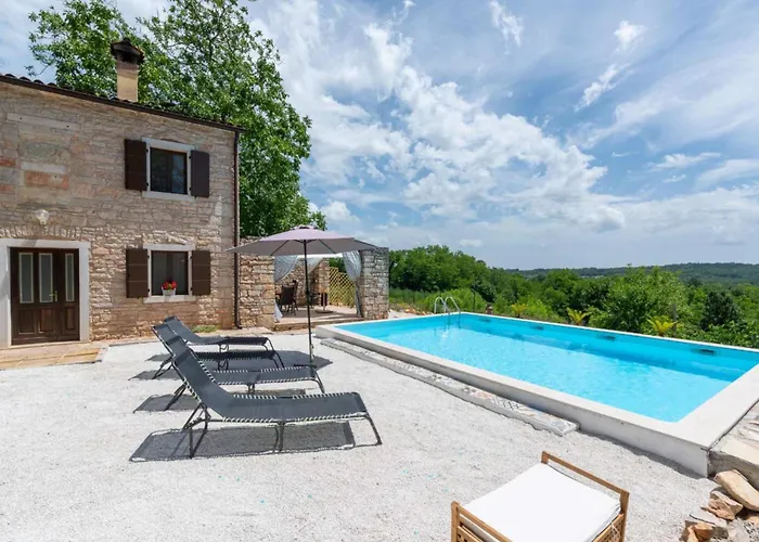 Holiday House With Private Pool Villa Ladybug