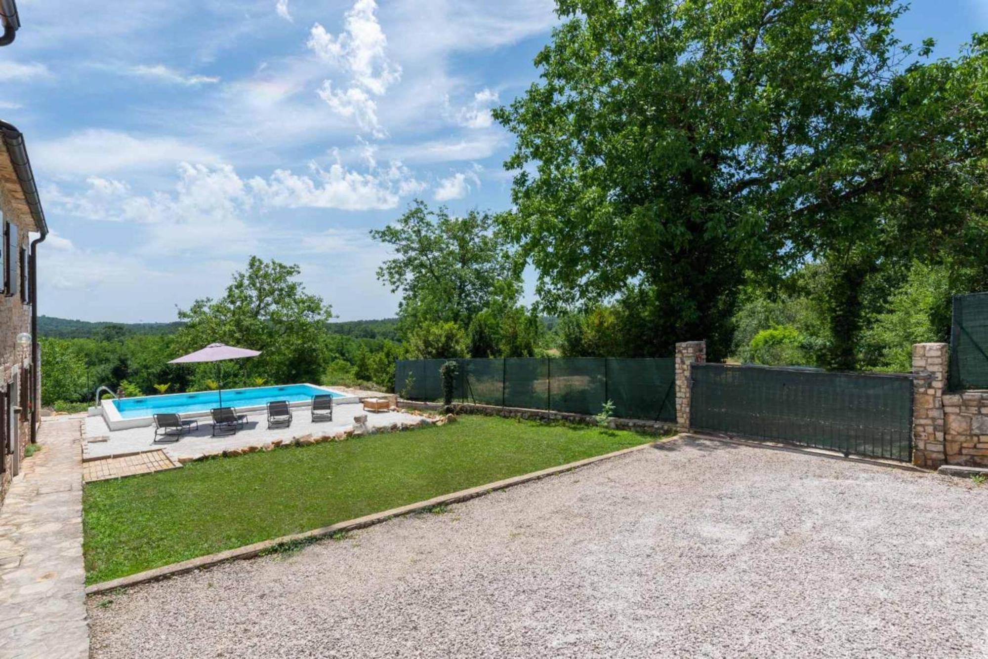 House With Private Pool Ladybug *