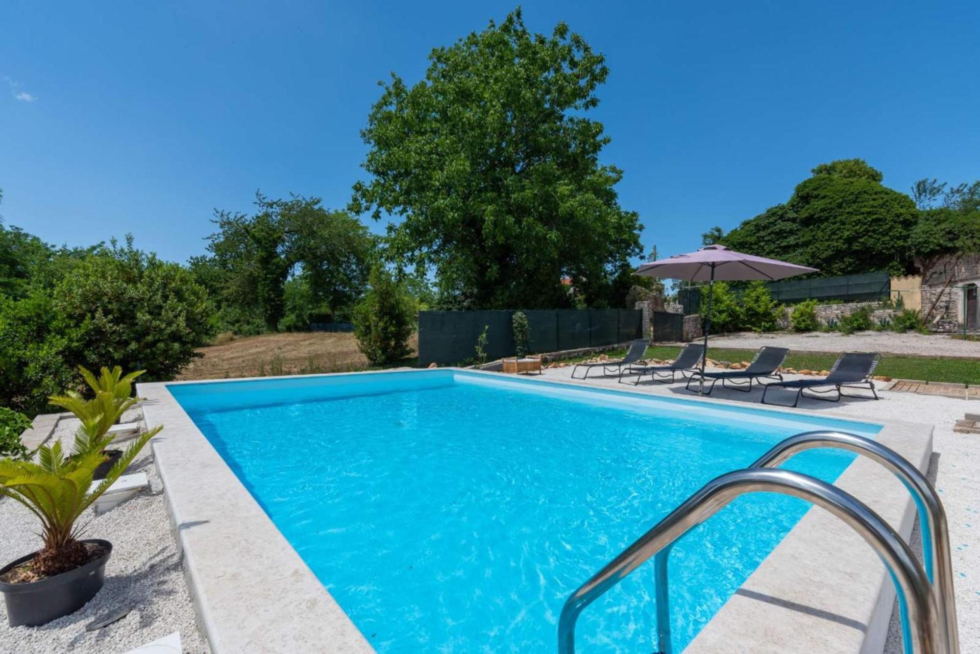 House With Private Pool Ladybug Milotski Breg