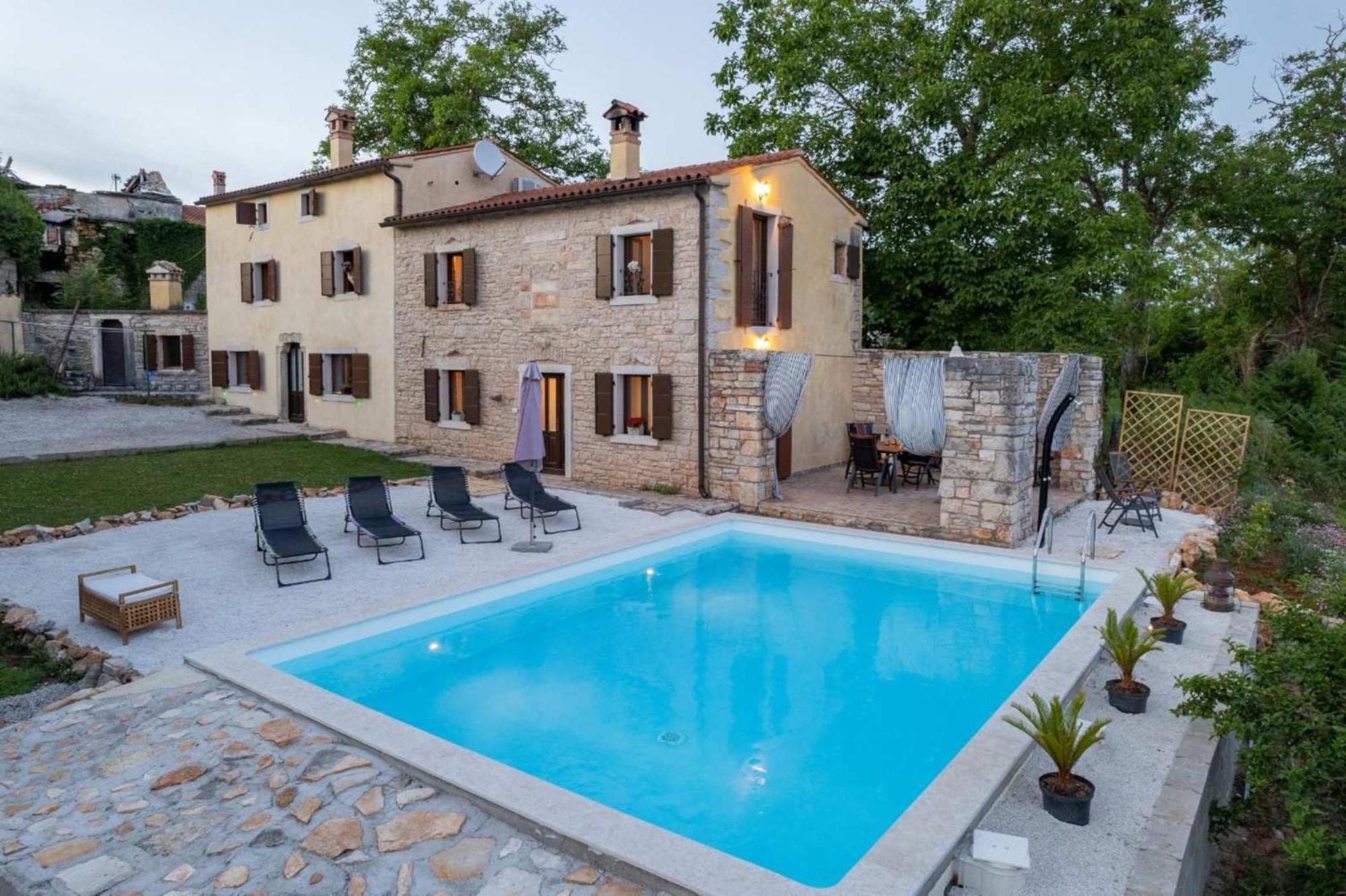 House With Private Pool Ladybug * Milotski Breg