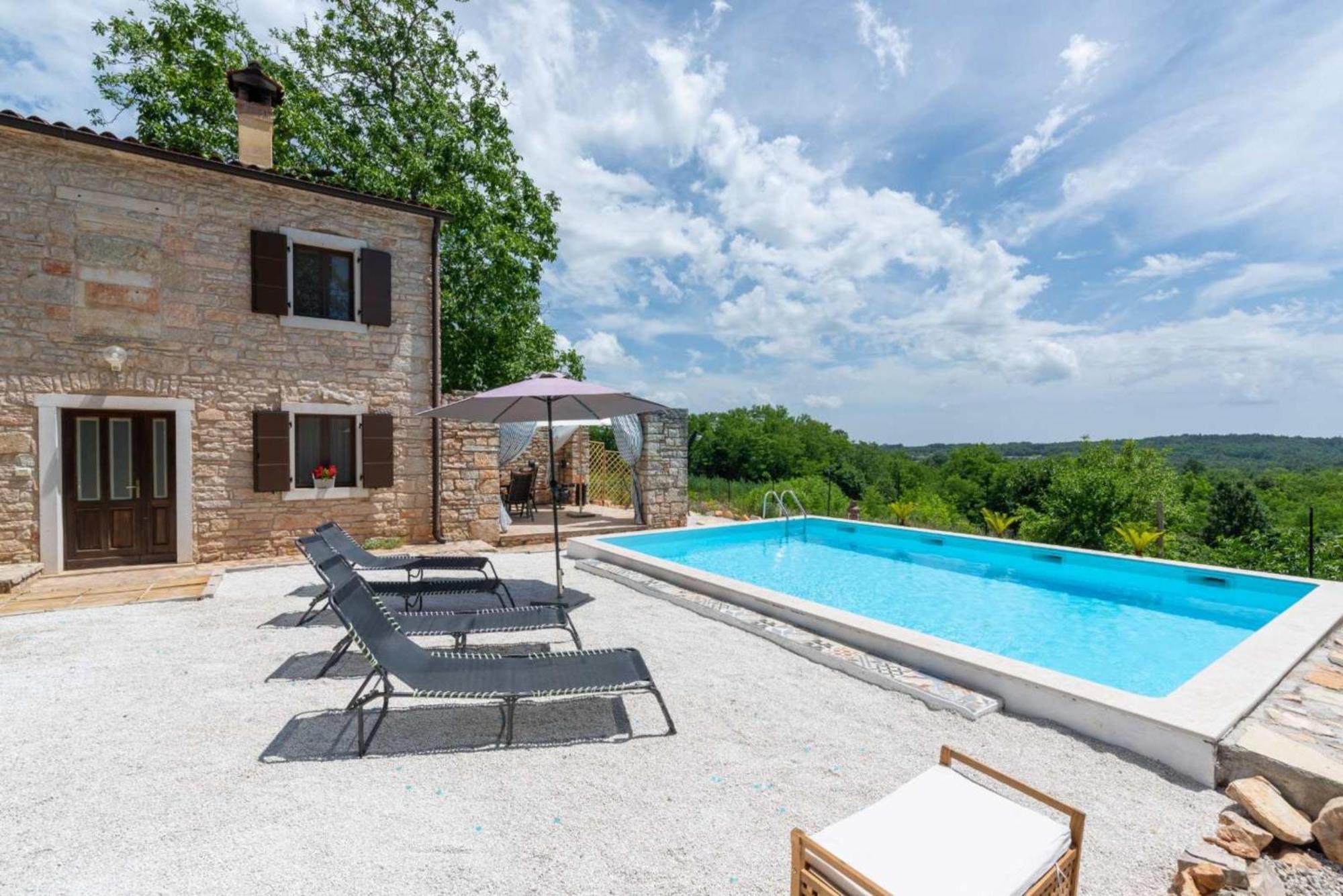 Villa House With Private Pool Ladybug *