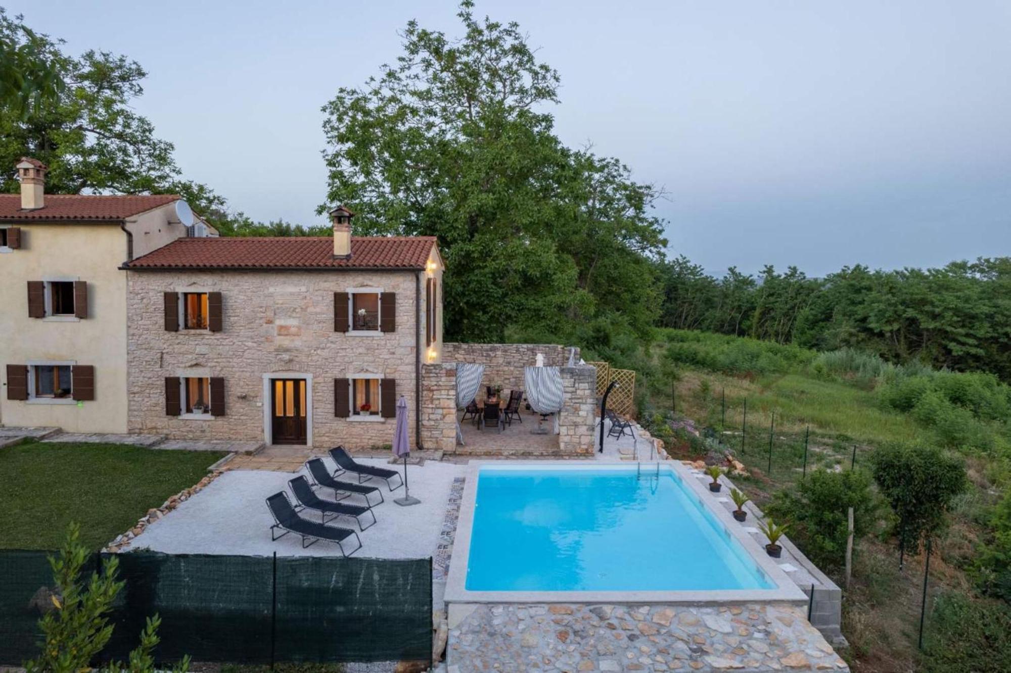 House With Private Pool Ladybug Milotski Breg